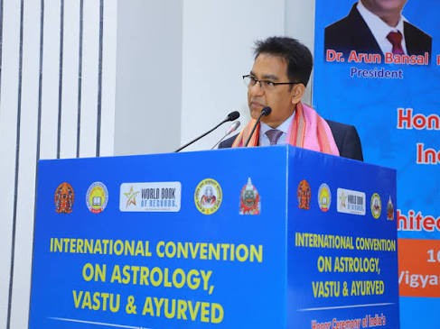 Dr Gyan Sharma speaking at the International Convention on Astrology, Vastu and Ayurved